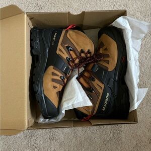 Men’s 9.5 Salomon quest GTX hiking boots- BRAND NEW